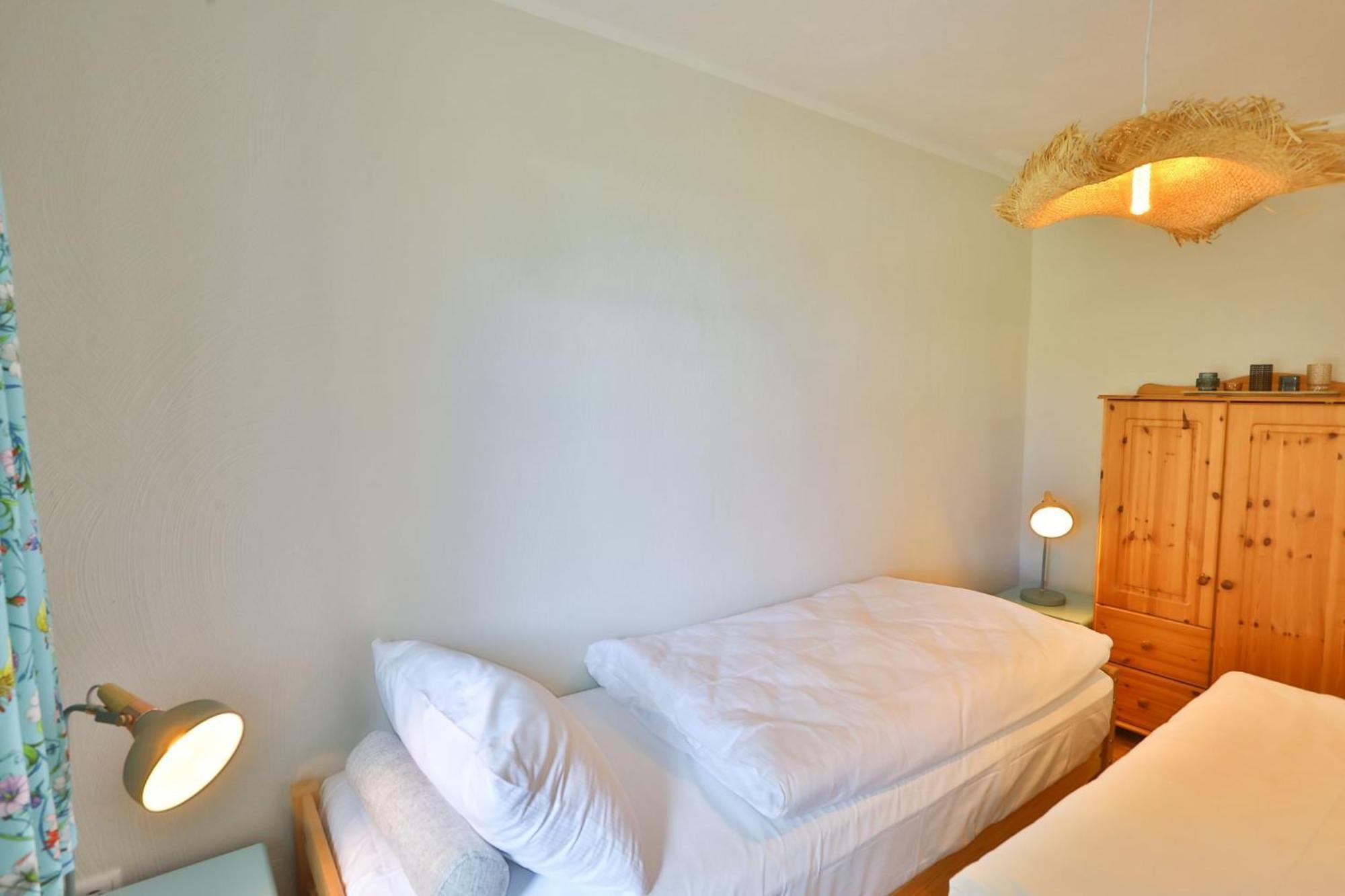 Ferienwohnung "Zur Rebe" Middelhagen Bagian luar foto