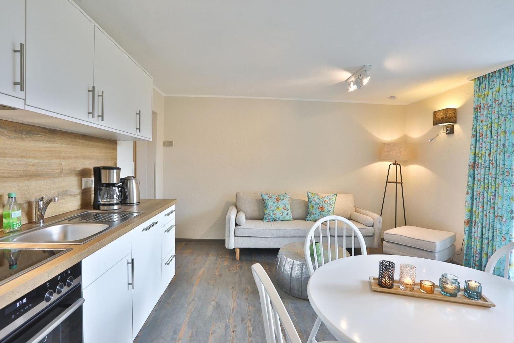 Ferienwohnung "Zur Rebe" Middelhagen Bagian luar foto